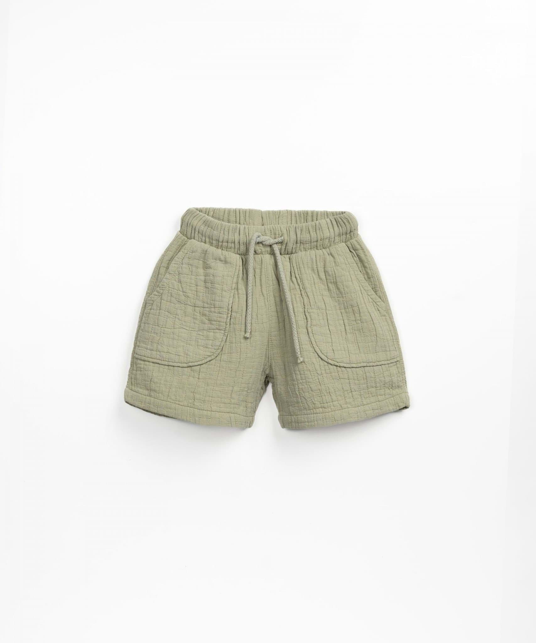 صورة Woven shorts with pockets - Green
